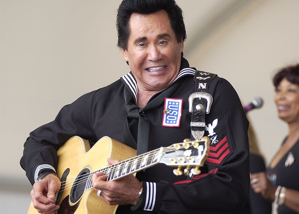 Wayne Newton Facelift: The Impact Of Cosmetic Surgery On Public Figures